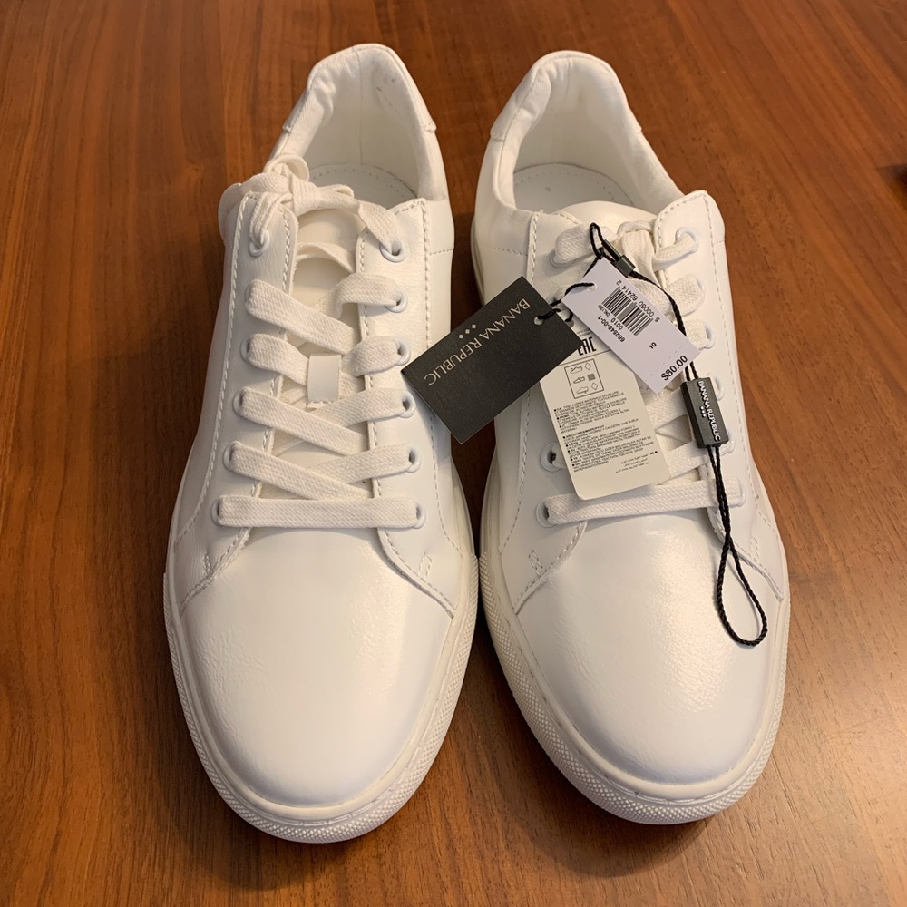 Banana Republic white Men’s size 10 sneakers. Brand new! Never worn.